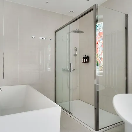 Ba61 - Lux 4 Bedrooms, 260 Sqm, 2 Balconies, Free Parking Apartment