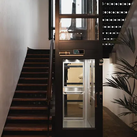 Ba61 - Lux 4 Bedrooms, 260 Sqm, 2 Balconies, Free Parking Apartment *