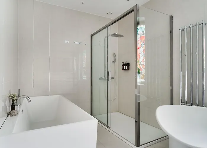 Ba61 - Lux 4 Bedrooms, 260 Sqm, 2 Balconies, Free Parking 公寓